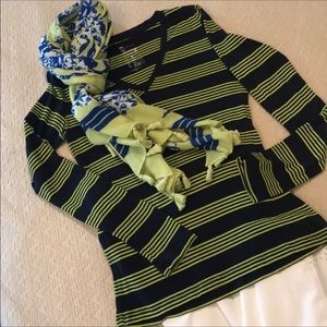 Gap long sleeve v neck shirt